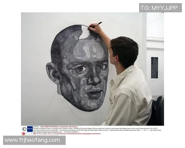 足球明星齐聚一堂互相绘制肖像展现友谊与艺术的完美结合